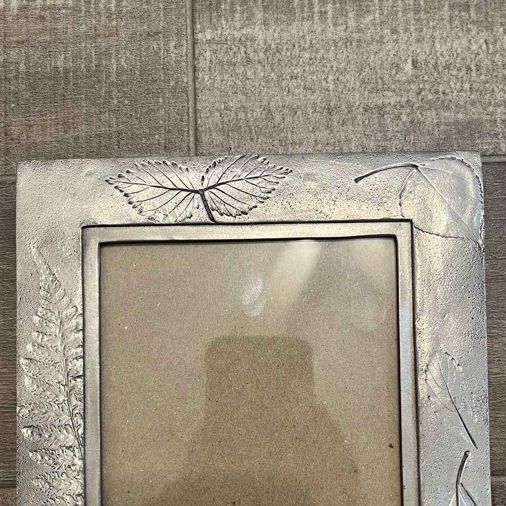 Leaf Patterned Silver Photo Frame - Picture 5 of 10